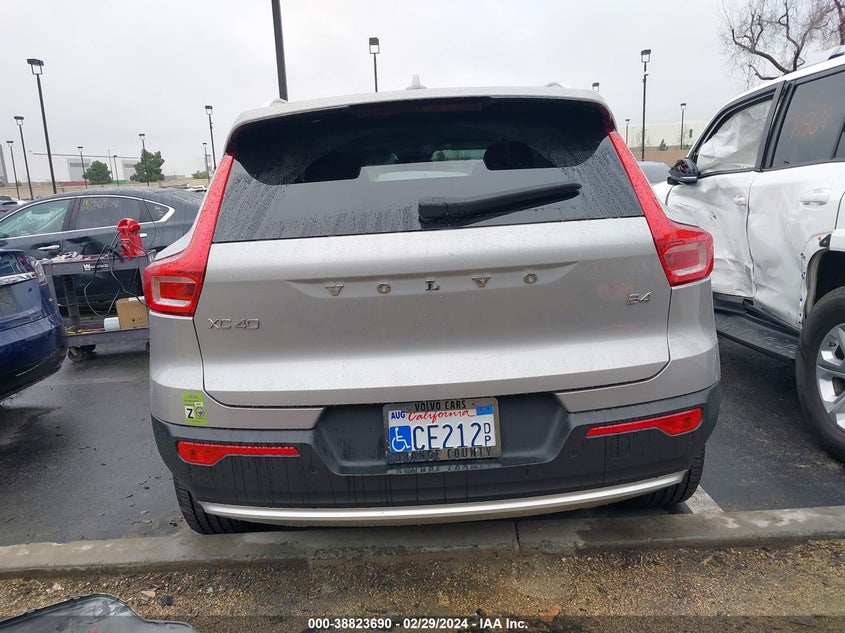 2023 VOLVO XC40 B4 CORE YV4K92HK6P2917052