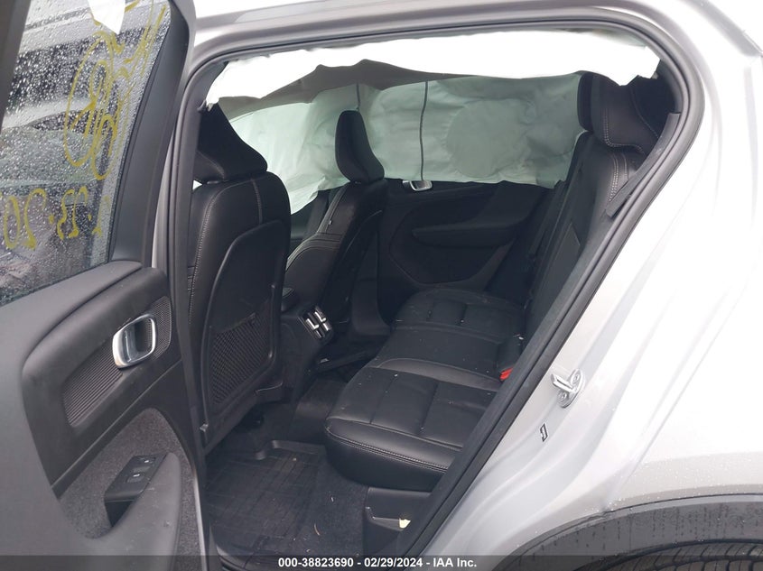 2023 VOLVO XC40 B4 CORE YV4K92HK6P2917052