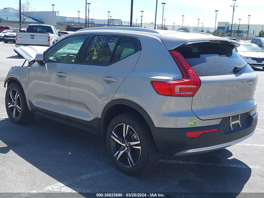 2023 VOLVO XC40 B4 CORE YV4K92HK6P2917052