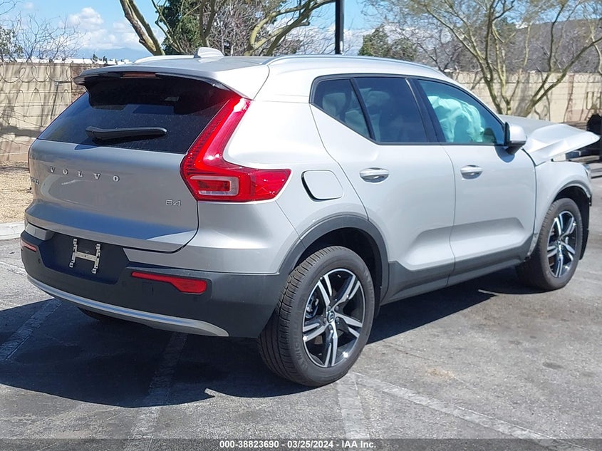 2023 VOLVO XC40 B4 CORE YV4K92HK6P2917052