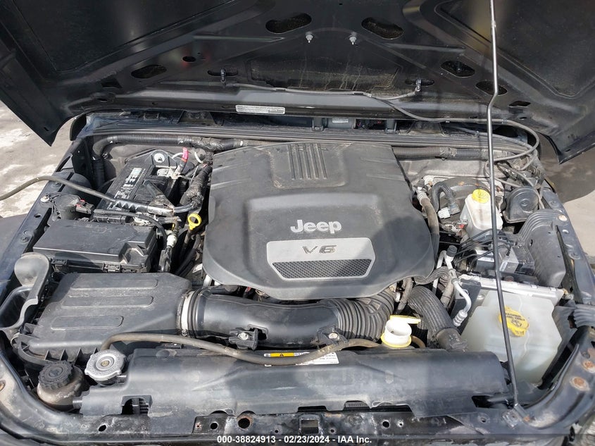 2014 JEEP WRANGLER UNLIMITED SPORT - 1C4BJWDG6EL251126