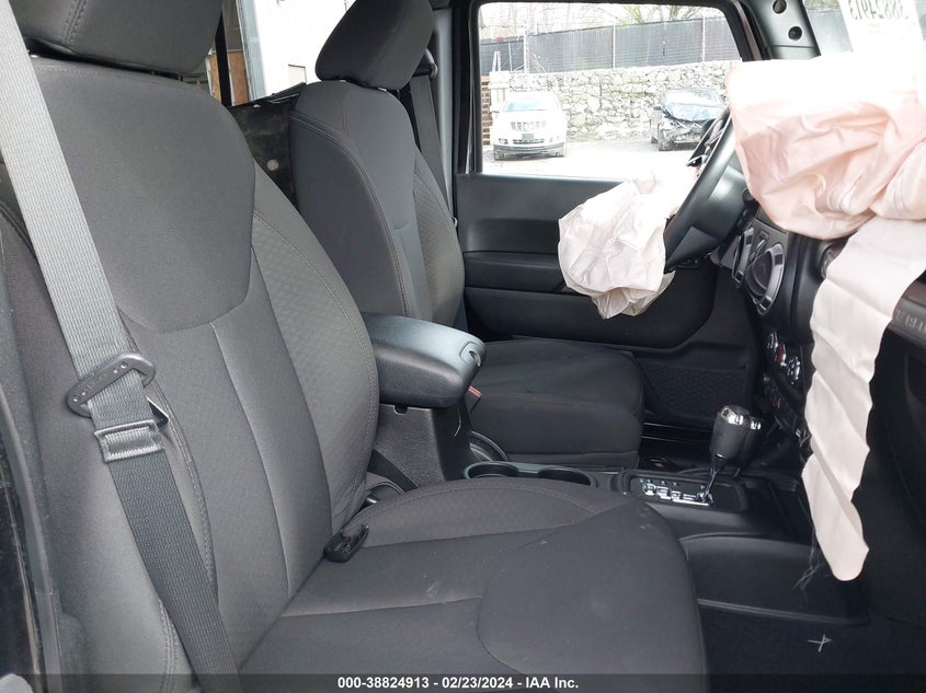 2014 JEEP WRANGLER UNLIMITED SPORT - 1C4BJWDG6EL251126