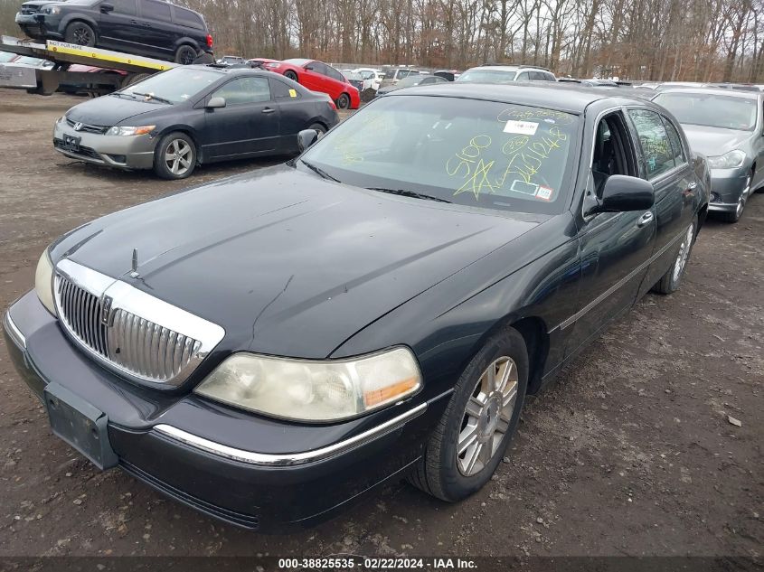 2011 Lincoln Town Car Executive L VIN: 2LNBL8EV0BX752929 Lot: 38825535