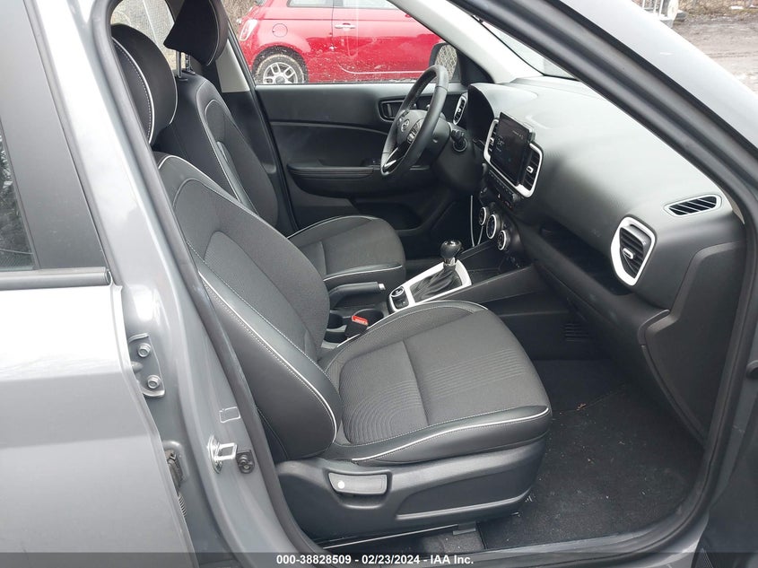 2022 Hyundai Venue Limited VIN: KMHRC8A30NU193316 Lot: 38828509