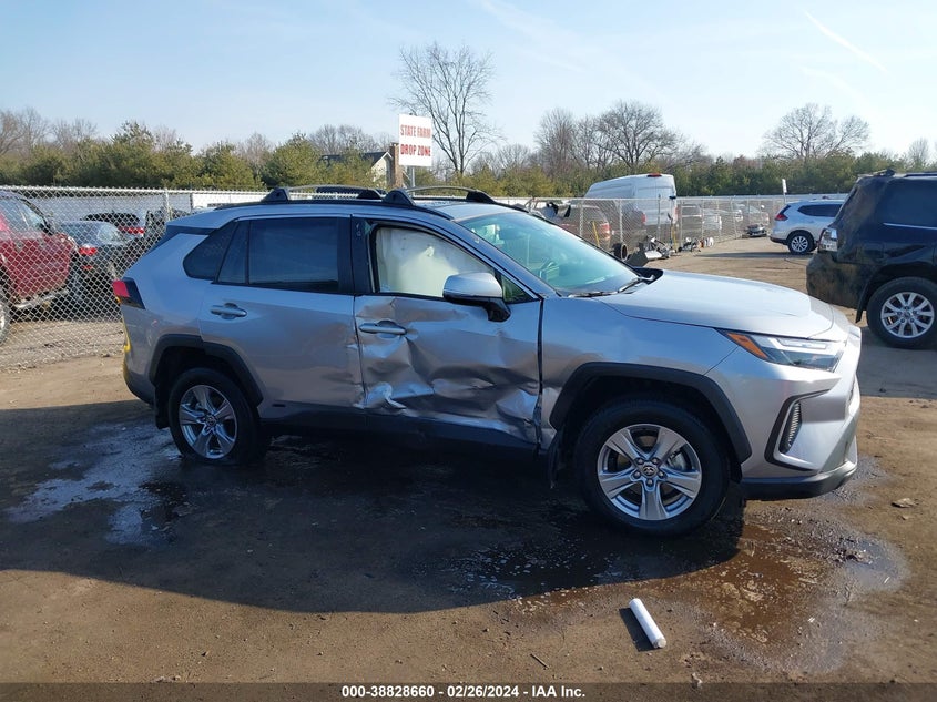 2023 TOYOTA RAV4 XLE HYBRID - JTMRWRFV2PD167637