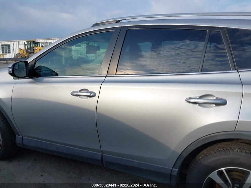 2016 TOYOTA RAV4 XLE - 2T3WFREV6GW272026