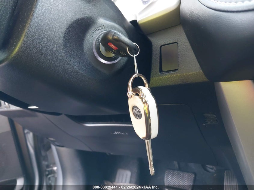 2016 TOYOTA RAV4 XLE - 2T3WFREV6GW272026