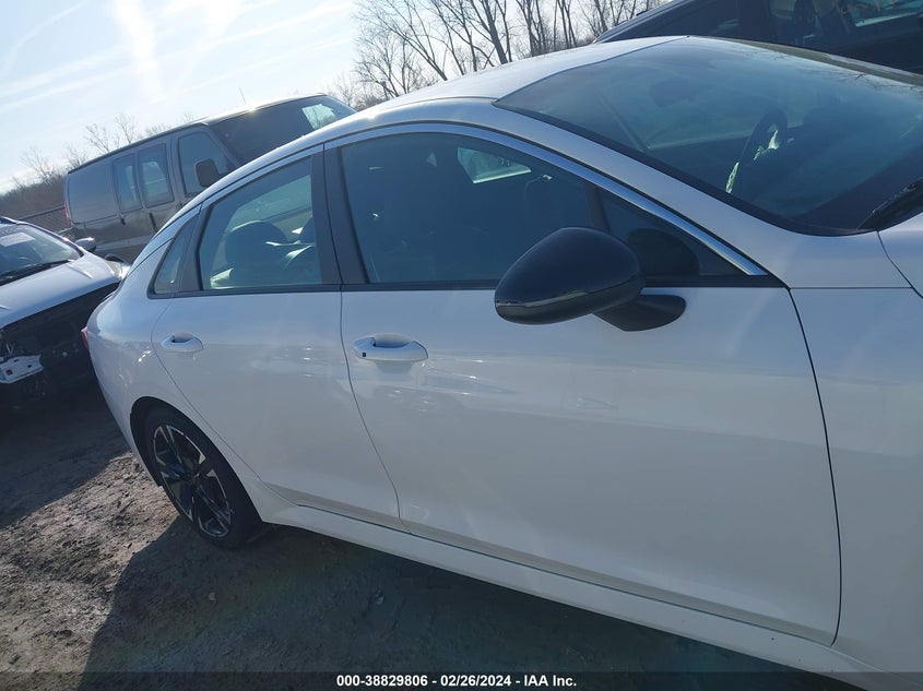 2022 KIA K5 GT-LINE - 5XXG64J25NG093995