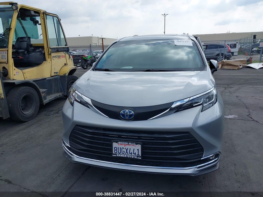 2021 TOYOTA SIENNA XLE - 5TDJRKEC5MS008087