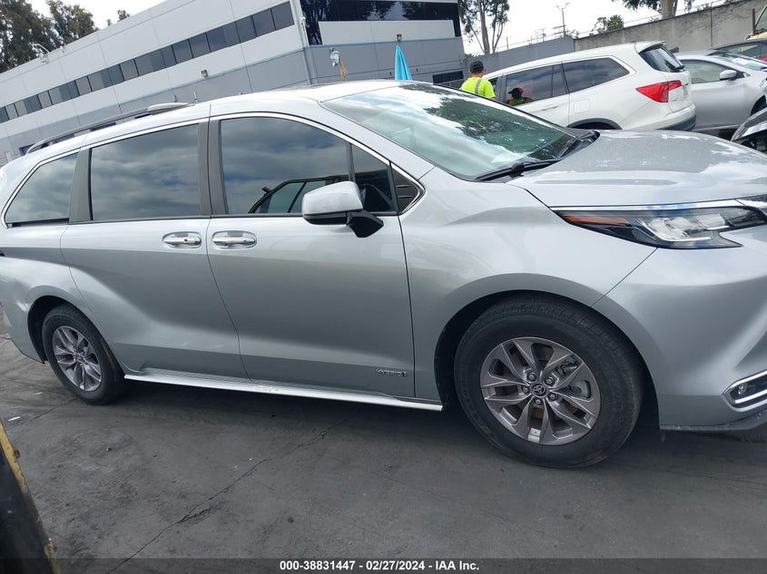 2021 TOYOTA SIENNA XLE - 5TDJRKEC5MS008087