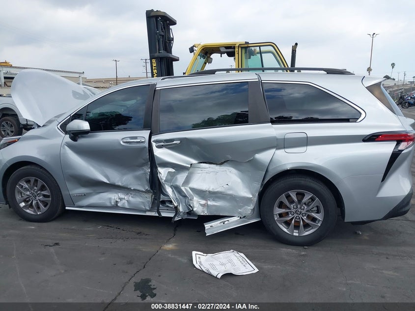 2021 TOYOTA SIENNA XLE - 5TDJRKEC5MS008087