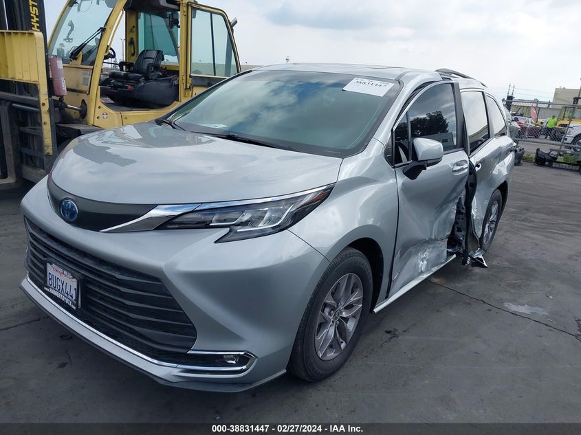 2021 TOYOTA SIENNA XLE - 5TDJRKEC5MS008087