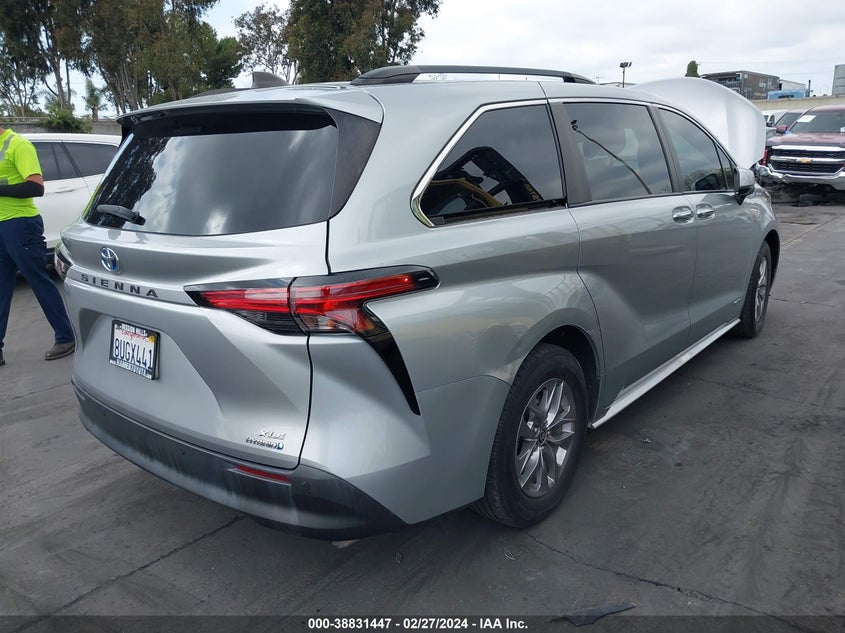 2021 TOYOTA SIENNA XLE - 5TDJRKEC5MS008087