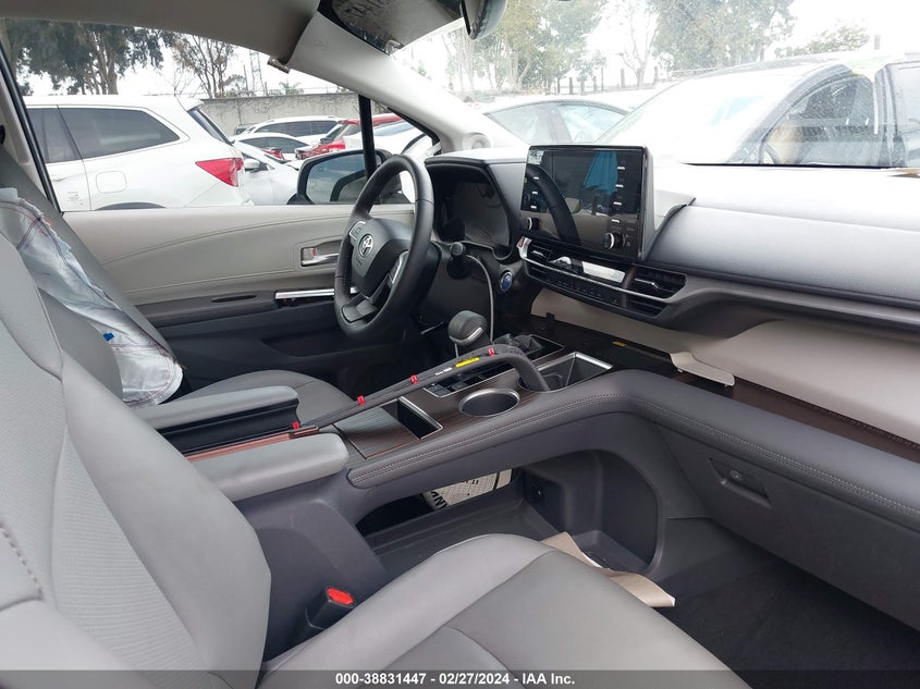 2021 TOYOTA SIENNA XLE - 5TDJRKEC5MS008087