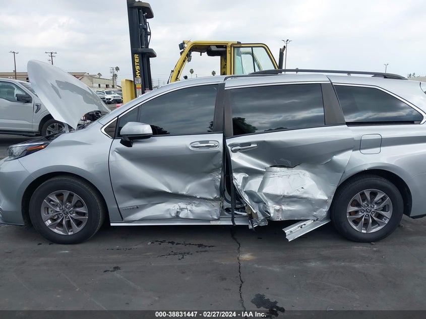2021 TOYOTA SIENNA XLE - 5TDJRKEC5MS008087