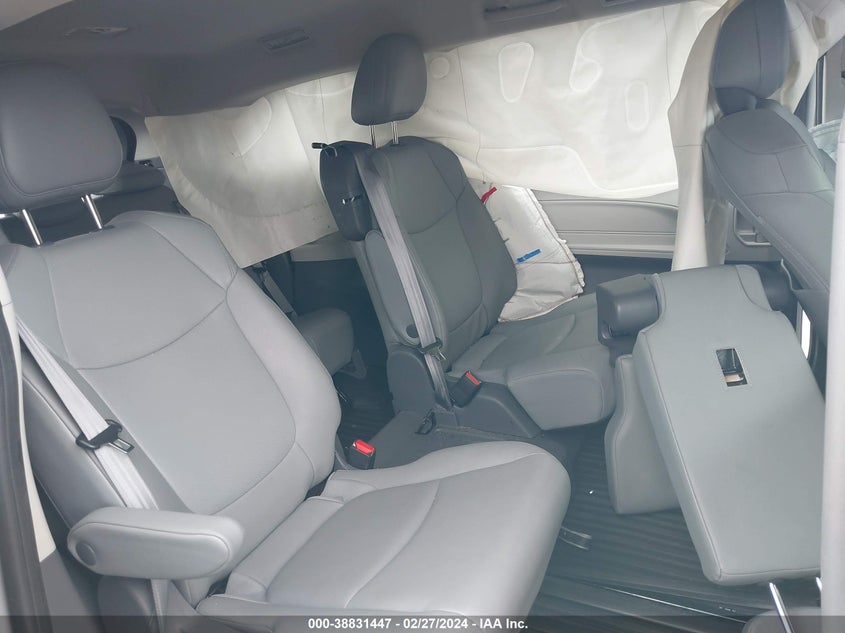 2021 TOYOTA SIENNA XLE - 5TDJRKEC5MS008087