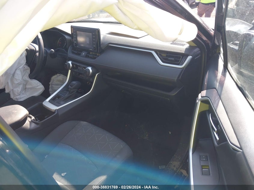 VIN 2T3P1RFV5NC321765 2022 TOYOTA RAV4 XLE