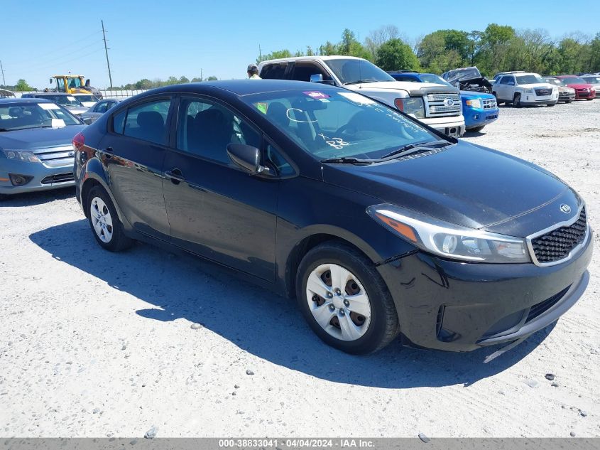 3KPFK4A77JE229842 2018 KIA FORTE - Image 1