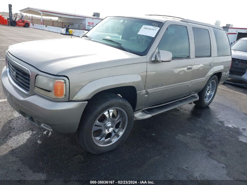 1999 Cadillac Escalade Standard VIN: 1GYEK13RXXR410370 Lot: 38836167