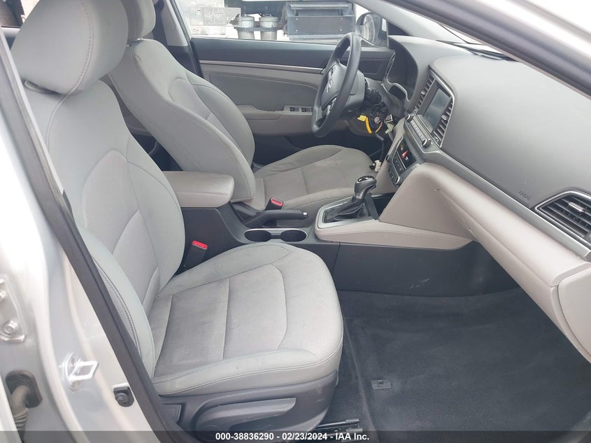 VIN 5NPD84LF2HH065724 2017 HYUNDAI ELANTRA SE