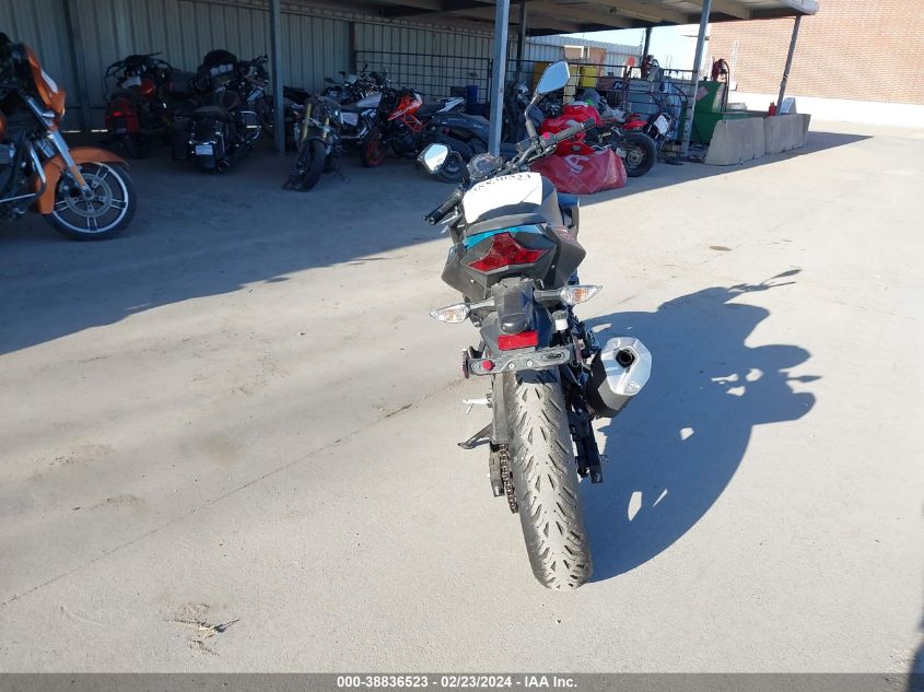 VIN JKAERKD10MDAA4650 2021 KAWASAKI ER400 D