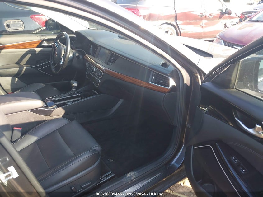 2018 KIA CADENZA PREMIUM KNALB4J13J5123847