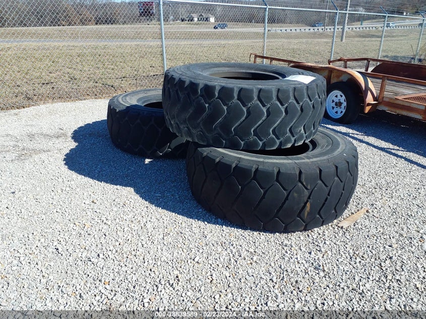 1990 LOADER TIRES LOADER TIRES