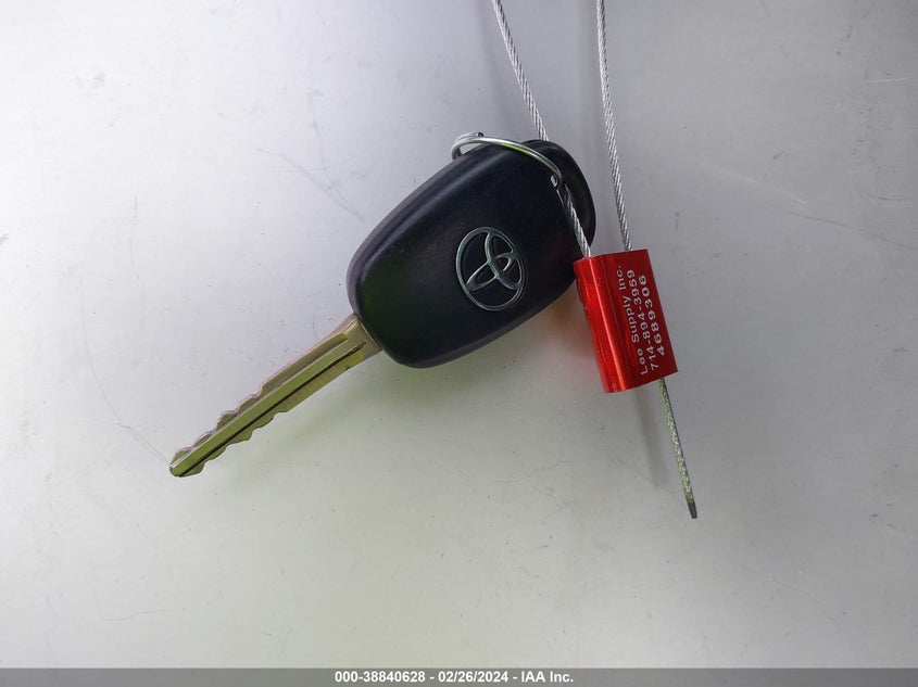 2018 TOYOTA RAV4 LE - JTMZFREVXJD131042