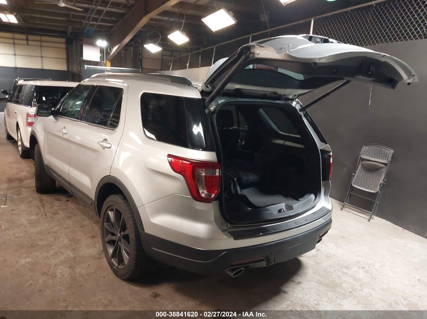 VIN 1FM5K8D85JGC50899 2018 FORD EXPLORER XLT