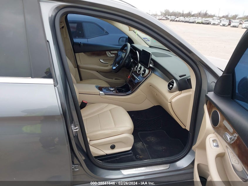 2017 Mercedes-Benz Glc 300 VIN: WDC0G4JB0HF198780 Lot: 38841646