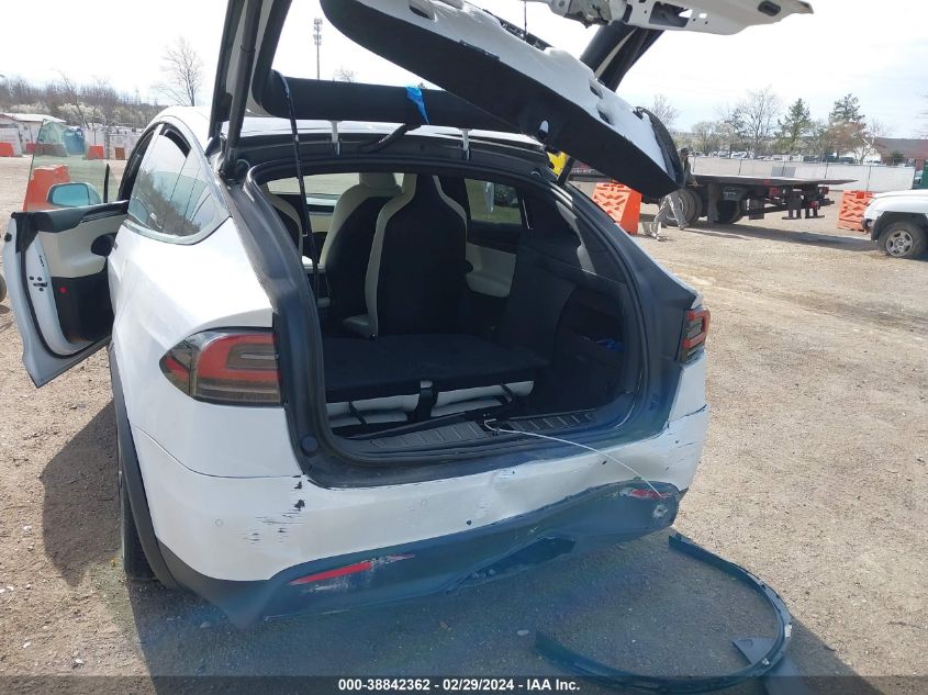 2022 Tesla Model X Dual Motor All-Wheel Drive VIN: 7SAXCBE57NF364353 Lot: 38842362