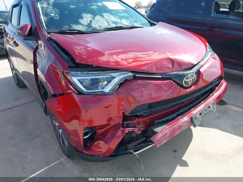 2018 TOYOTA RAV4 XLE - 2T3WFREV4JW516196