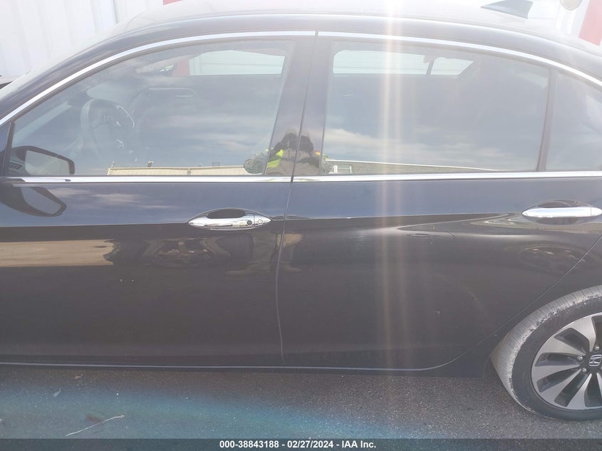 2017 HONDA ACCORD VIN: JHMCR6F38HC023588