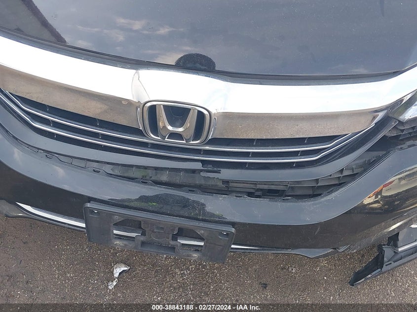 2017 HONDA ACCORD VIN: JHMCR6F38HC023588