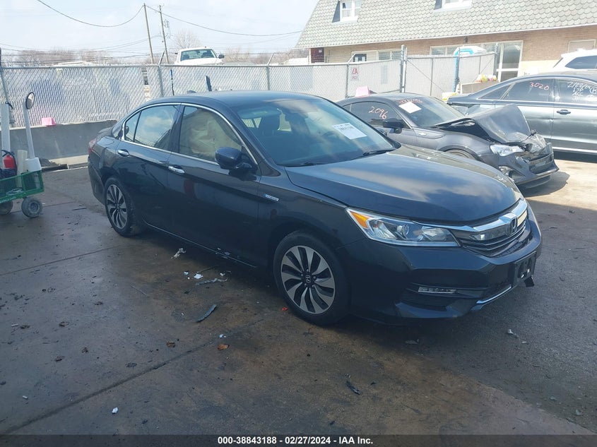 2017 HONDA ACCORD VIN: JHMCR6F38HC023588