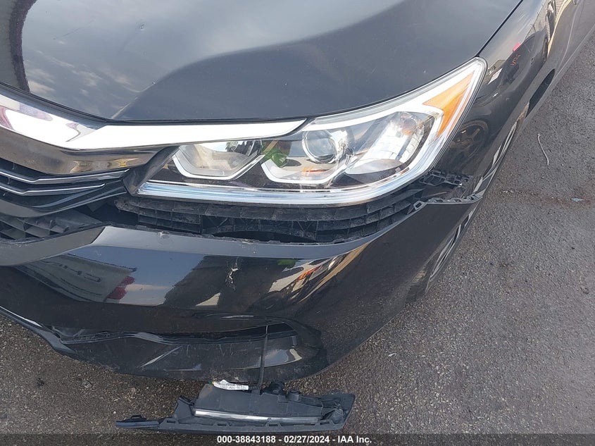 2017 HONDA ACCORD VIN: JHMCR6F38HC023588