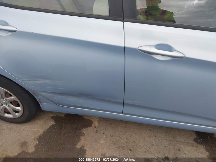 2013 HYUNDAI ACCENT GLS/GS - KMHCT4AE5DU460870