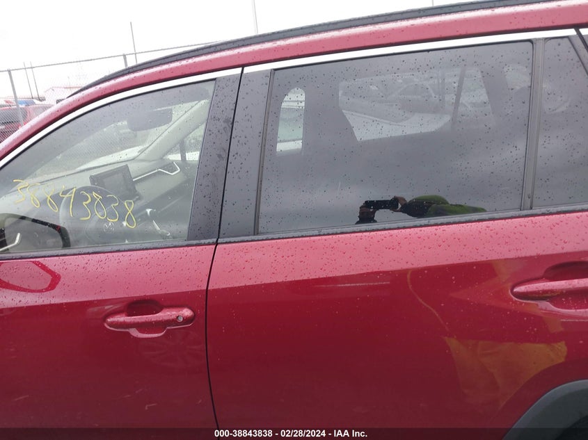 2020 TOYOTA RAV4 XLE - JTMP1RFV2LD062001