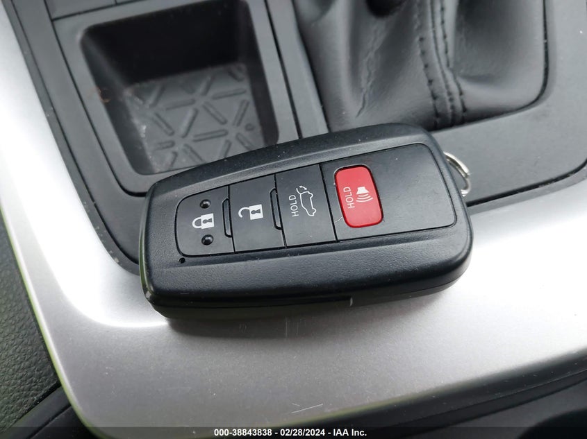 2020 TOYOTA RAV4 XLE - JTMP1RFV2LD062001