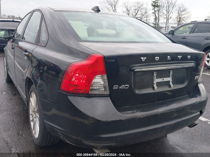 2011 Volvo S40 T5/T5 R-Design VIN: YV1672MS4B2535590 Lot: 38844188