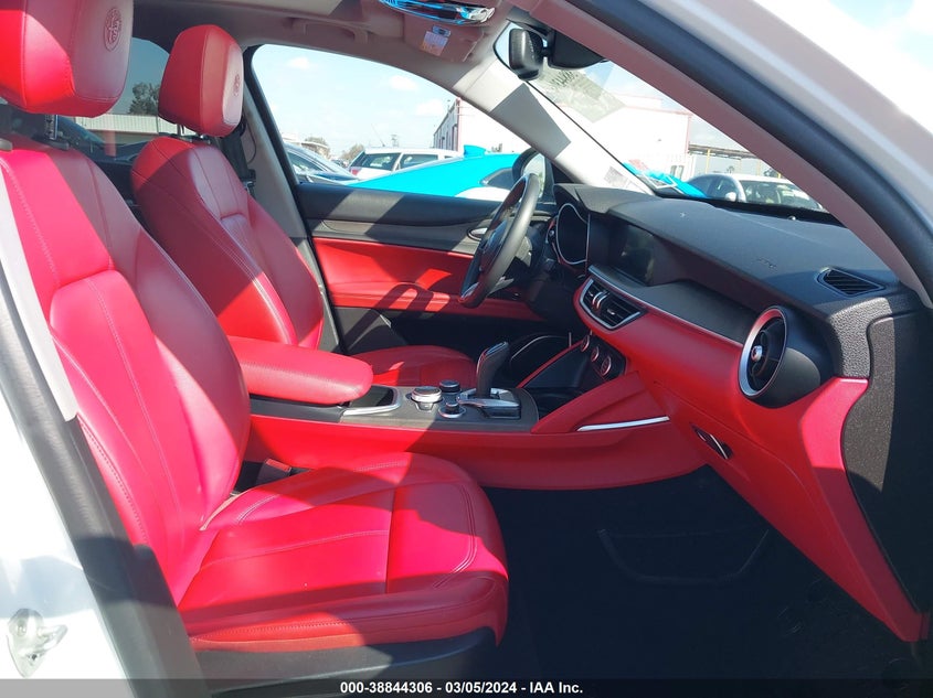 VIN ZASPAKBN7L7C97092 2020 ALFA ROMEO STELVIO TI AWD