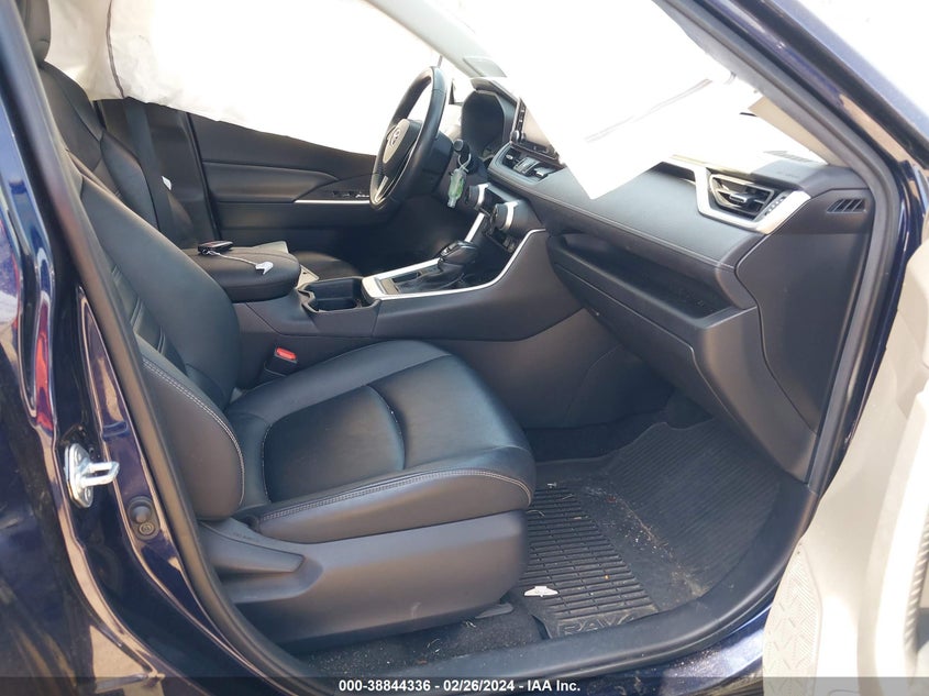 VIN JTMC1RFV2MD523309 2021 TOYOTA RAV4 XLE PREMIUM