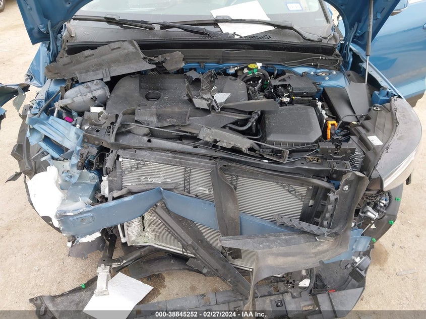 2024 VOLVO XC40 B5 PLUS BRIGHT THEME YV4L12UE4R2228870