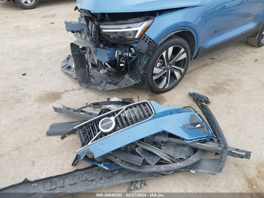2024 VOLVO XC40 B5 PLUS BRIGHT THEME YV4L12UE4R2228870