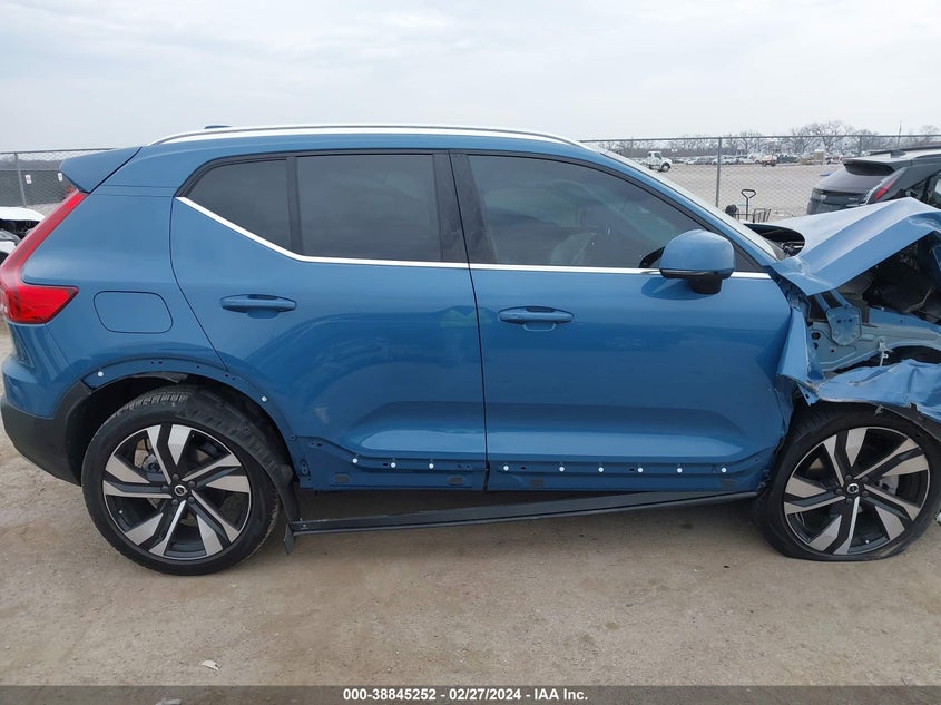 2024 VOLVO XC40 B5 PLUS BRIGHT THEME YV4L12UE4R2228870