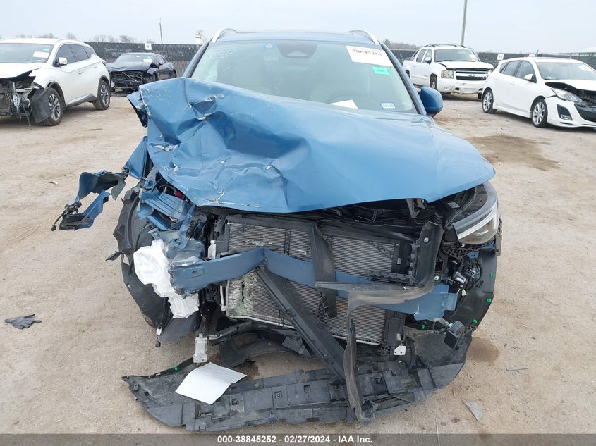 2024 VOLVO XC40 B5 PLUS BRIGHT THEME YV4L12UE4R2228870