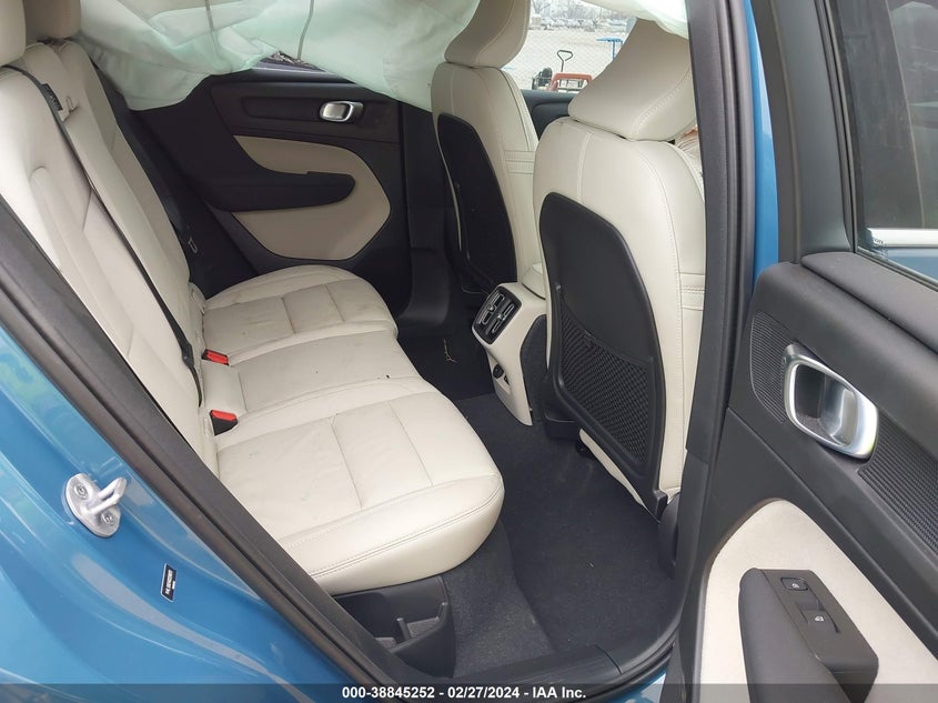 2024 VOLVO XC40 B5 PLUS BRIGHT THEME YV4L12UE4R2228870