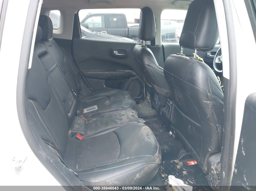 VIN 3C4NJCBB0KT802069 2019 JEEP COMPASS LATITUDE FWD