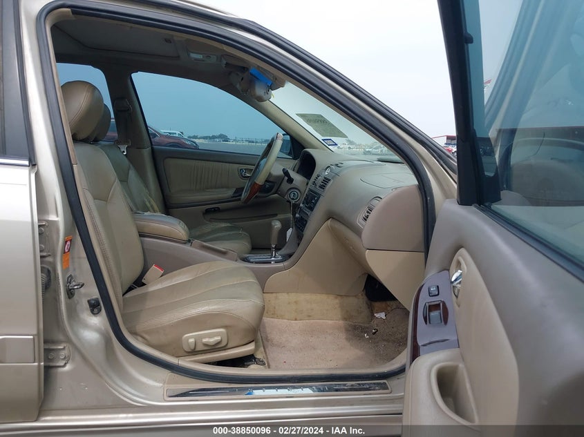 2000 Infiniti I30 Luxury/Touring VIN: JNKCA31A4YT112604 Lot: 38850096