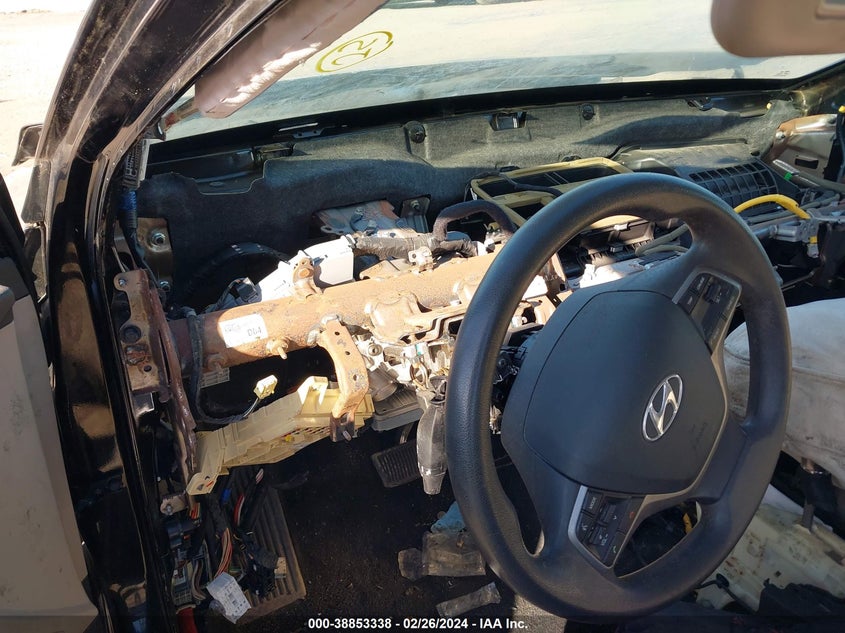 VIN KMHD84LF8HU381209 2017 HYUNDAI ELANTRA SE